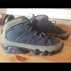 Jordan 9 retro Size 4Y